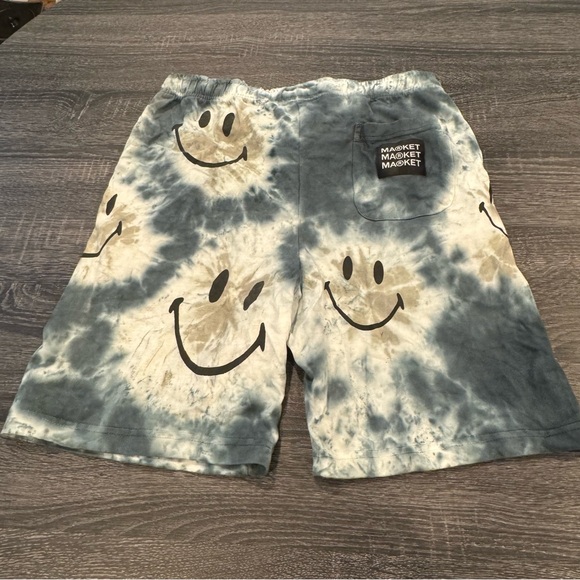 Men’s Chinatown Market Smiley Lounge Tie Dye Shorts - Picture 4 of 4